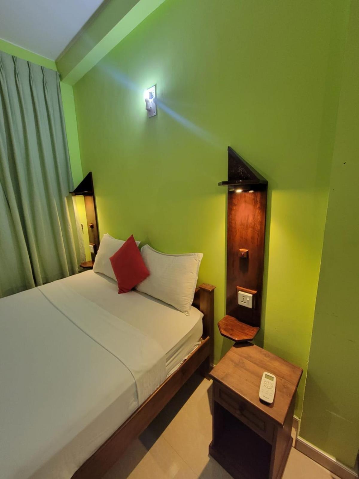 The Empyrean Airport Transit Hotel Катунаяка Экстерьер фото